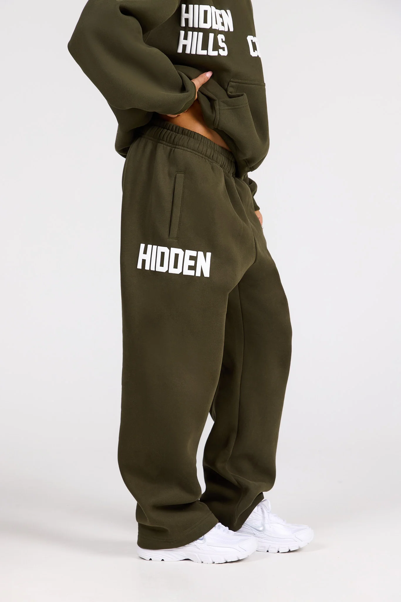 LOUNGEWEAR